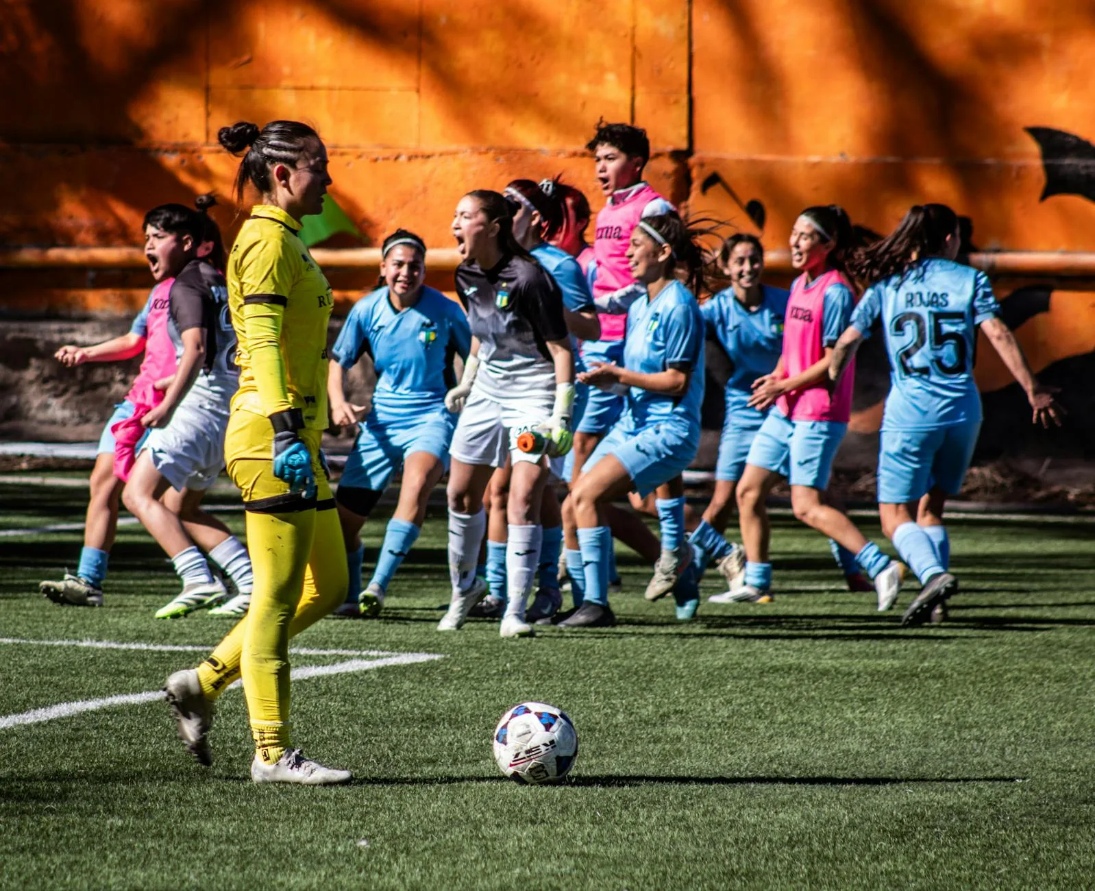 Barcelona Bantai Real Madrid: Enam Gol Tanpa Ampun di UCL Wanita!