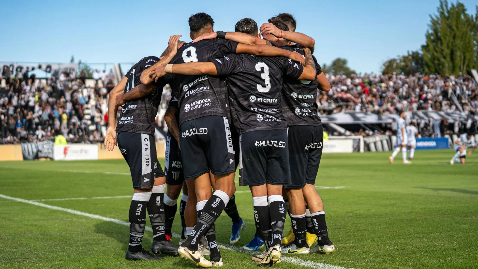 Comeback Heboh! Eks Bintang MU Ini Diam-Diam Latihan di Klub Premier League!
