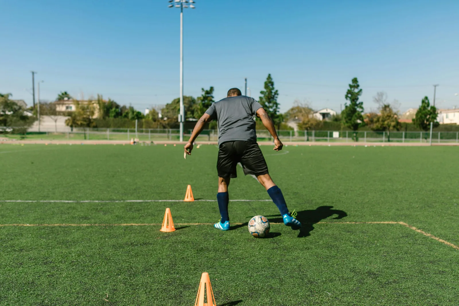 Junior Kroupi Bikin Geger! MU, Liverpool, Chelsea Saling Sikut?