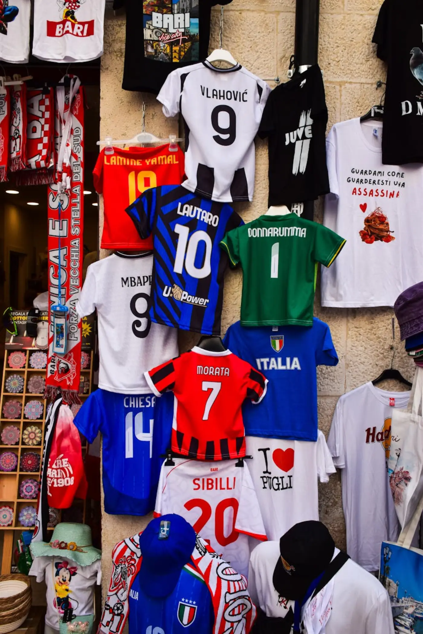 Liverpool dan Barcelona Saling Sikut Rebutan Bek Italia, Atalanta Gigit Jari?