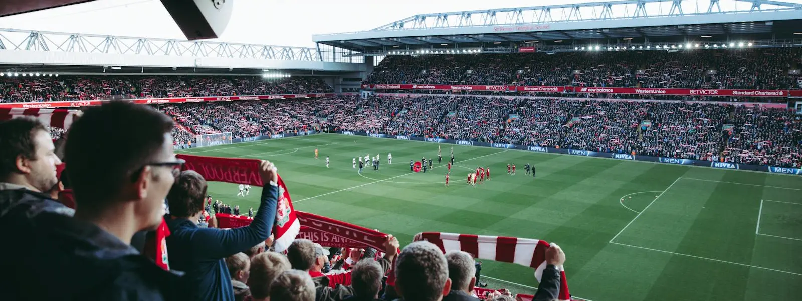 Prediksi Manchester United vs Liverpool - Analisis Lengkap & Skor